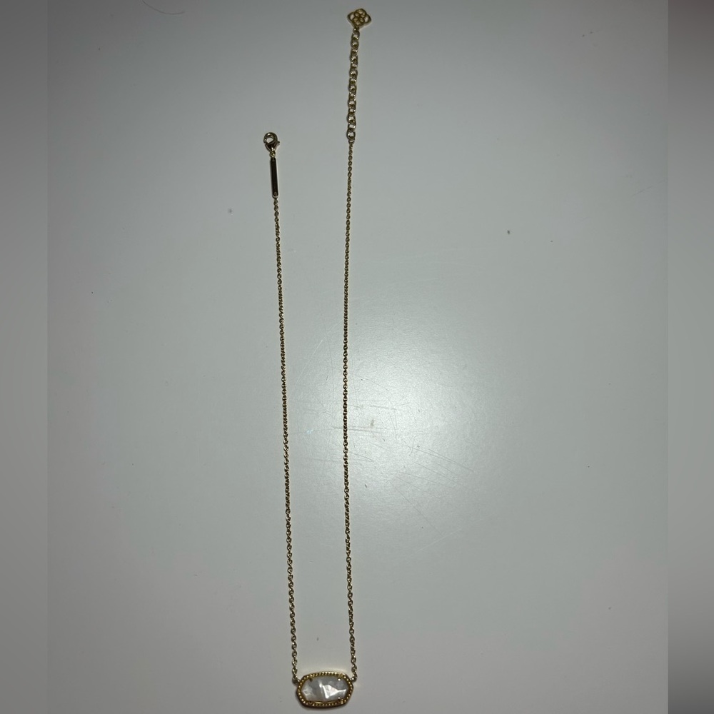Kendra Scott Elisa Gold Pendant Necklace in Ivory Mother-of-Pearl